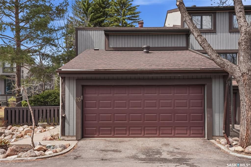 Property Photo: 455 Pinehouse Drive 20 SK S7K 5X1