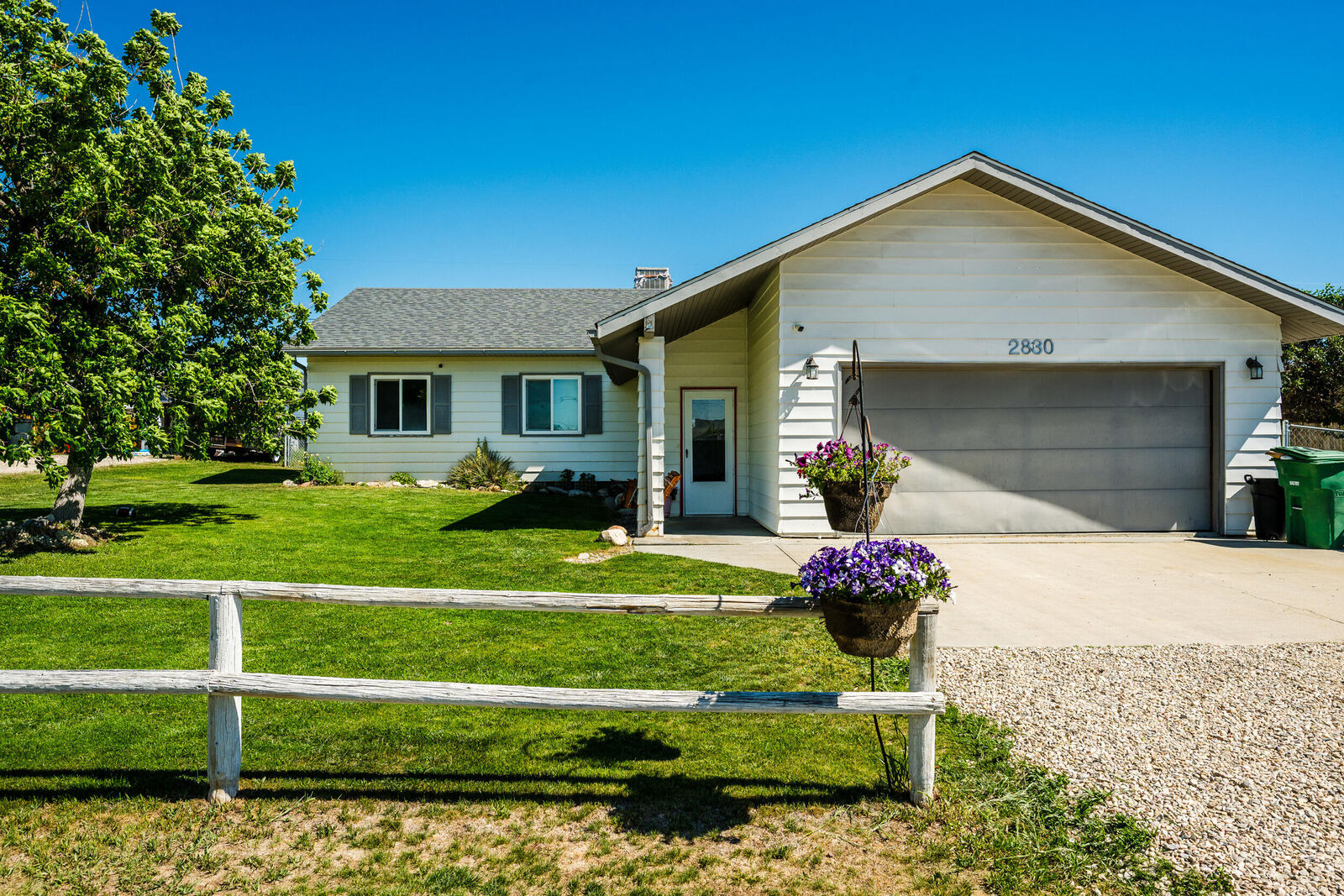 Property Photo: 2830 2nd Avenue WY 82834