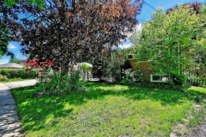 Property Photo: 6 Raylawn Crescent ON L7G 4M5