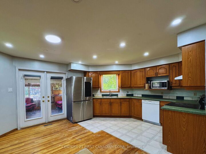 Property Photo: 239 Edmunds Place ON N5Z 4V9