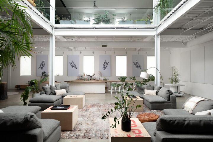 Property Photo: 1 Roof Garden Lane ON M6H 1R2