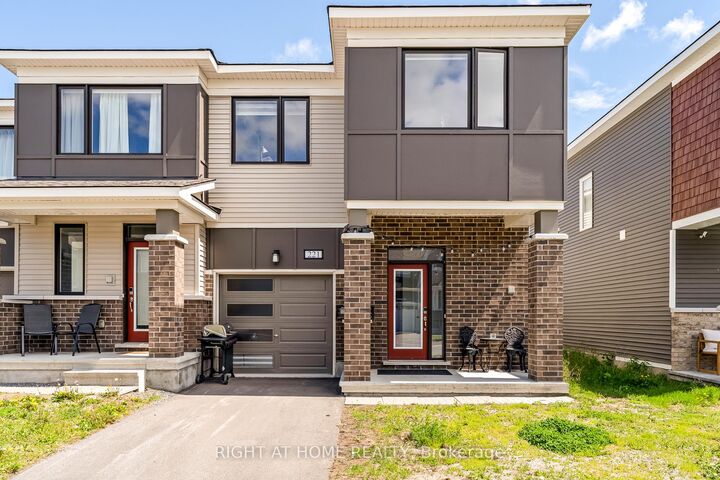 221 Billrian Crescent — photo 1