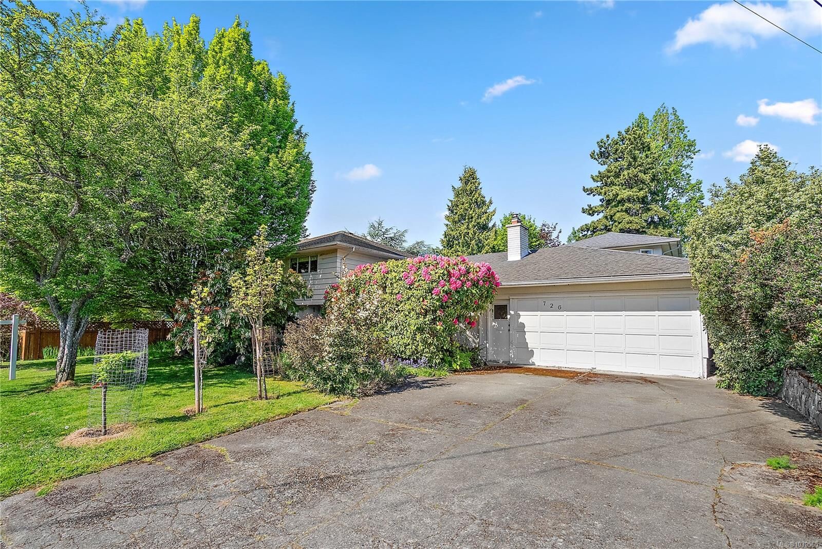 Property Photo:  726 Rockheights Ave  BC V9A 6J3 