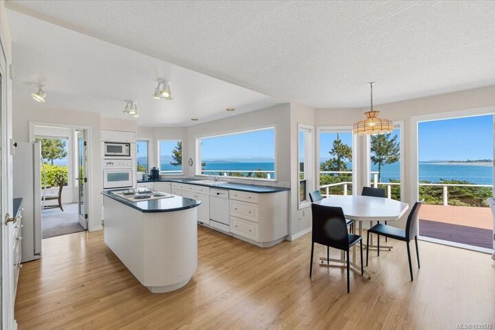 Property Photo: 506 Panorama Pl BC V9P 1A4
