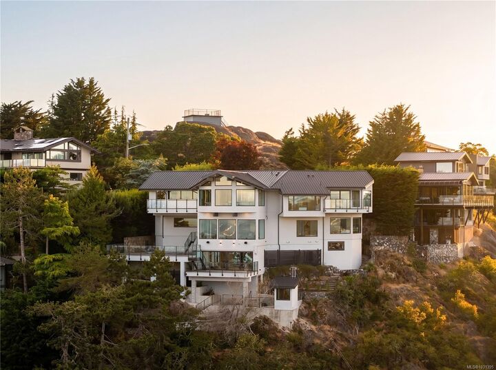 Property Photo: 121 Denison Rd BC V8S 2K2