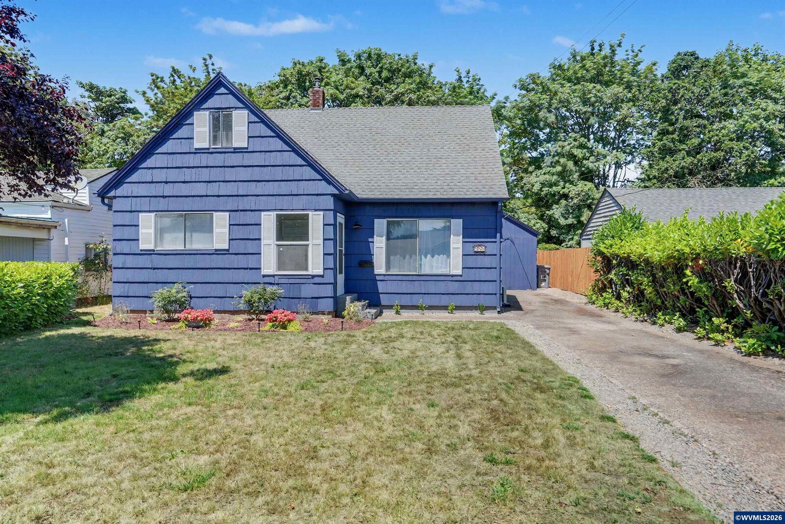 Property Photo:  988 SE Miller Av  OR 97338 