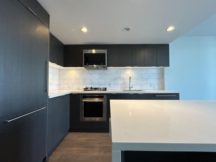 Property Photo: 8189 Cambie Street 1606 BC V6P 0G6