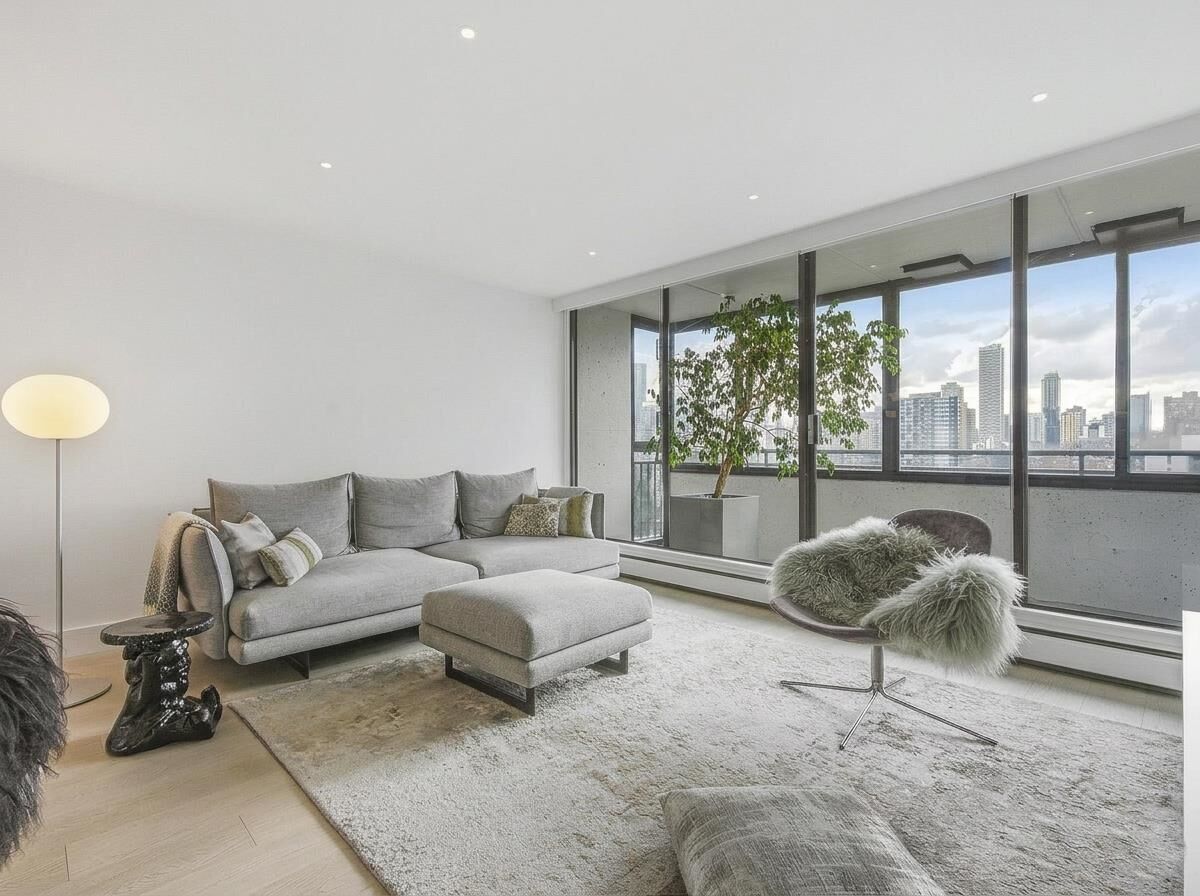 Property Photo:  1725 Pendrell 1806  BC V6G 2X7 