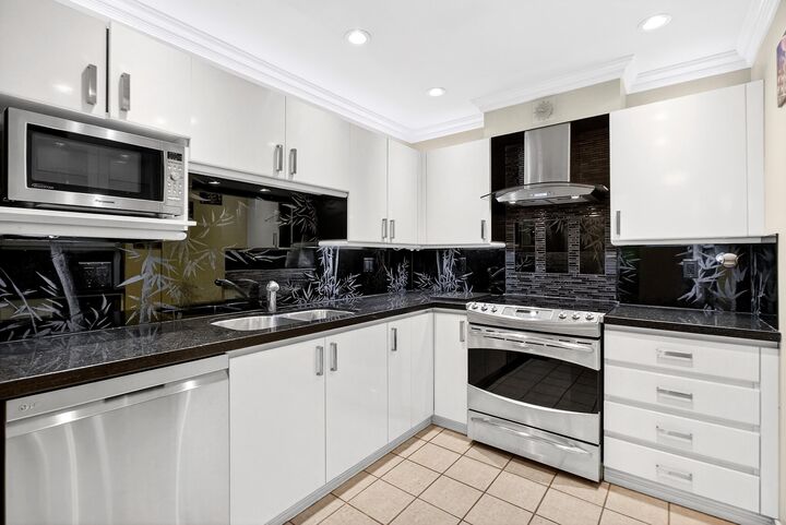 Property Photo: 15140 29A Avenue 205 BC V4P 3B1