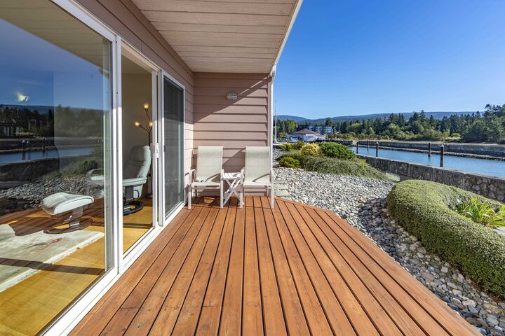 Property Photo: 1585 Field Road 226 BC V7Z 0H1