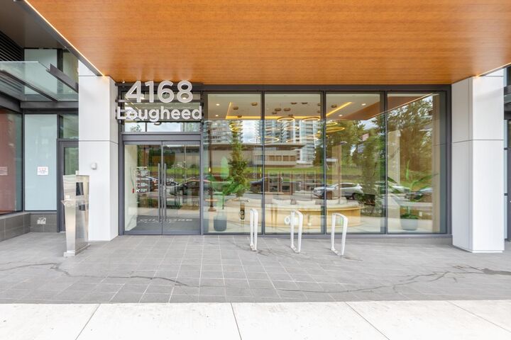 Photo de la propriété: 4168 Lougheed Highway 3103 BC V5C 0N9