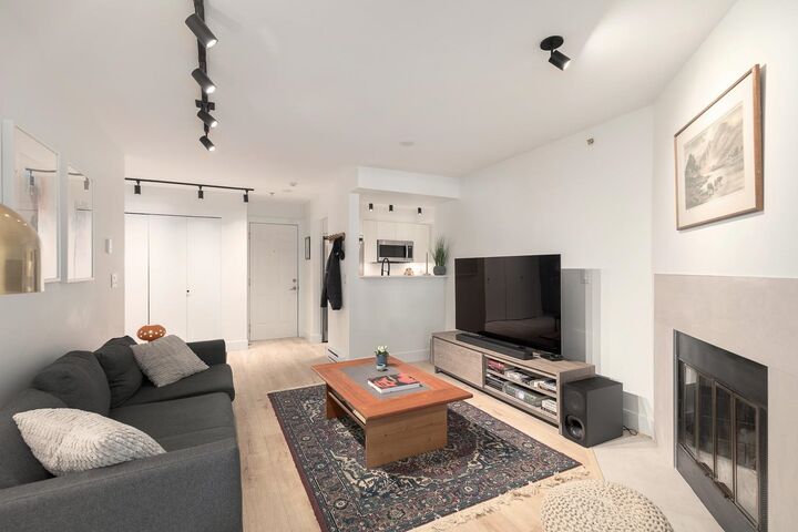 Property Photo:  2272 Dundas Street 203  BC V5L 1J8 