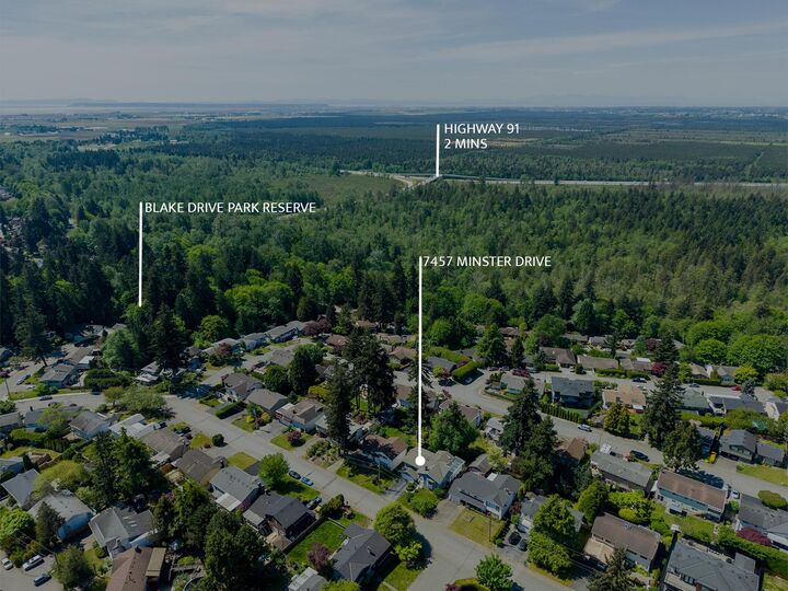 Photo de la propriété: 7457 Minster Dr. West BC V4C 4L8