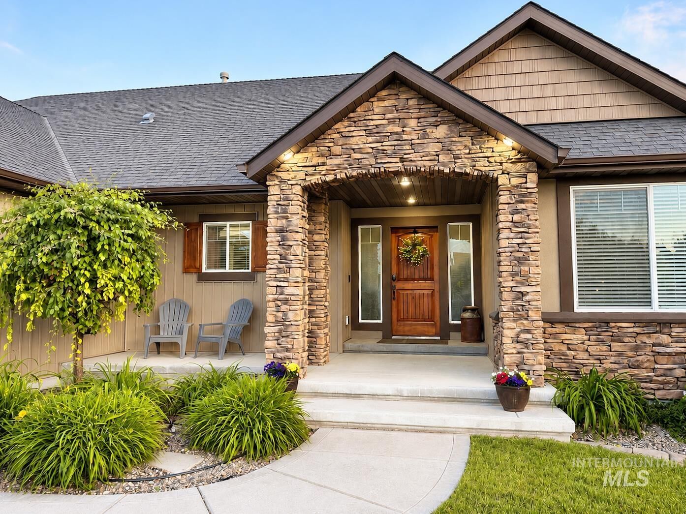 Property Photo:  1057 Oakwood Ave.  ID 83318 
