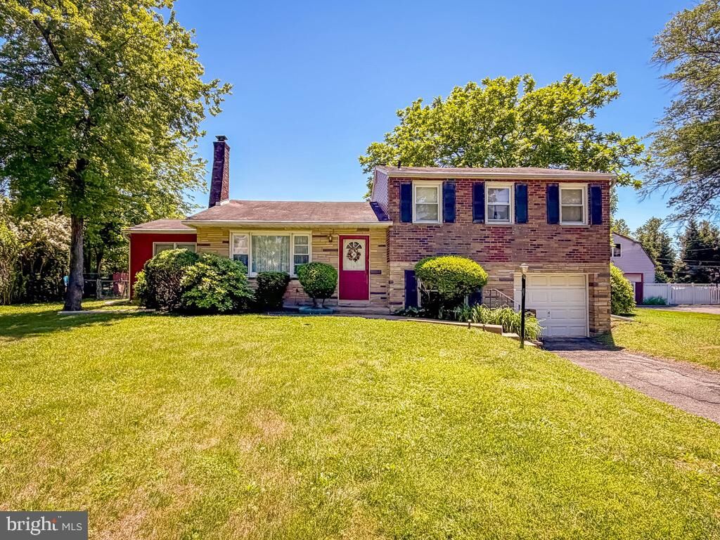 Property Photo:  74 Meadow Lane  PA 18954 