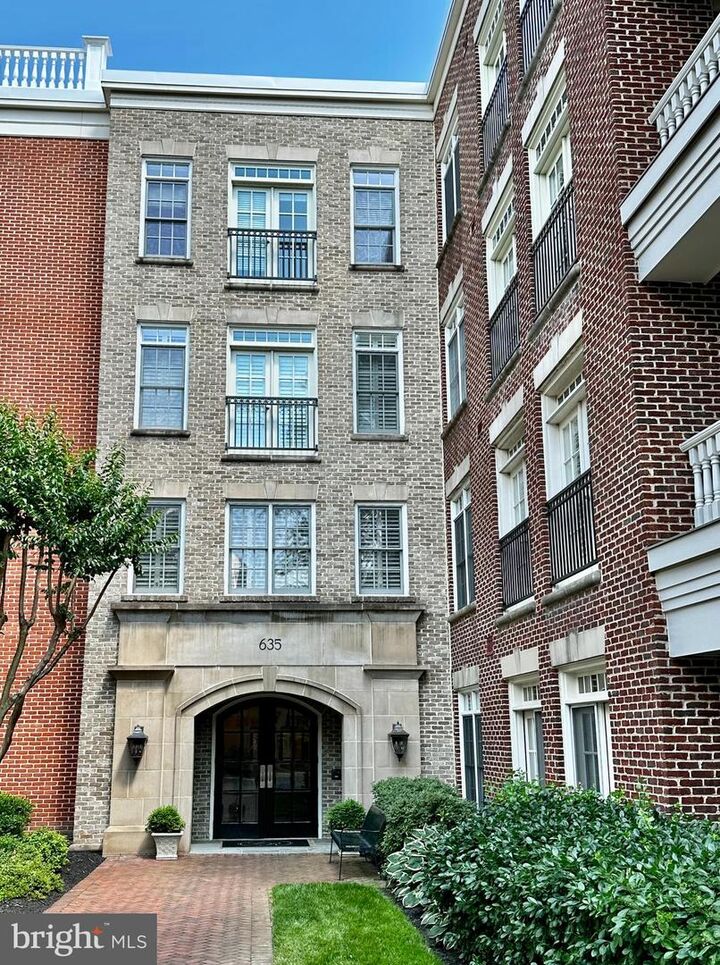 Property Photo:  635 First Street 405  VA 22314 