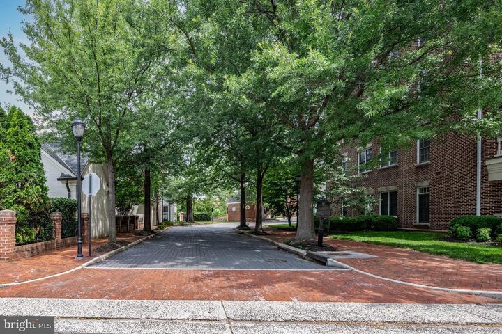Property Photo: 635 First Street 405 VA 22314