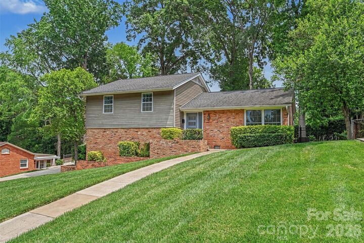 Property Photo:  4931 Seacroft Road  NC 28210 