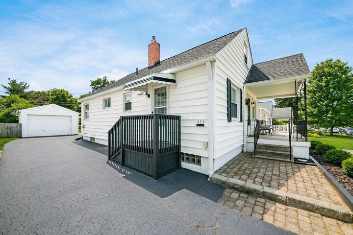Property Photo: 323 Chase Road OH 43214