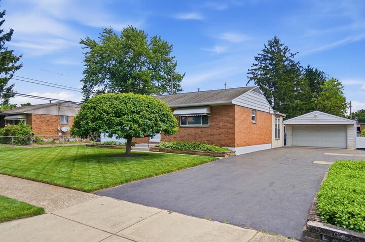 Property Photo: 2986 Lee Ellen Place OH 43207
