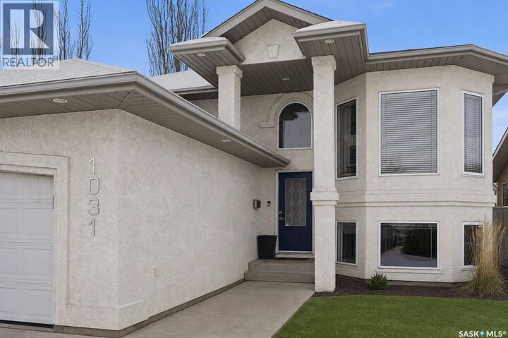 Property Photo:  1031 Carr Crescent  SK S7S 1L8 