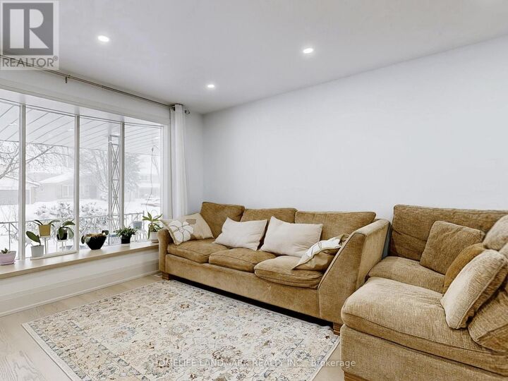 Property Photo:  50 Bruce Farm Drive  ON M2H 1G5 