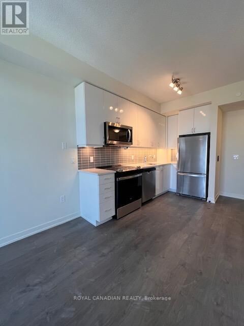 Property Photo: 38 Annie Craig Drive 3509 ON M8V 0G9