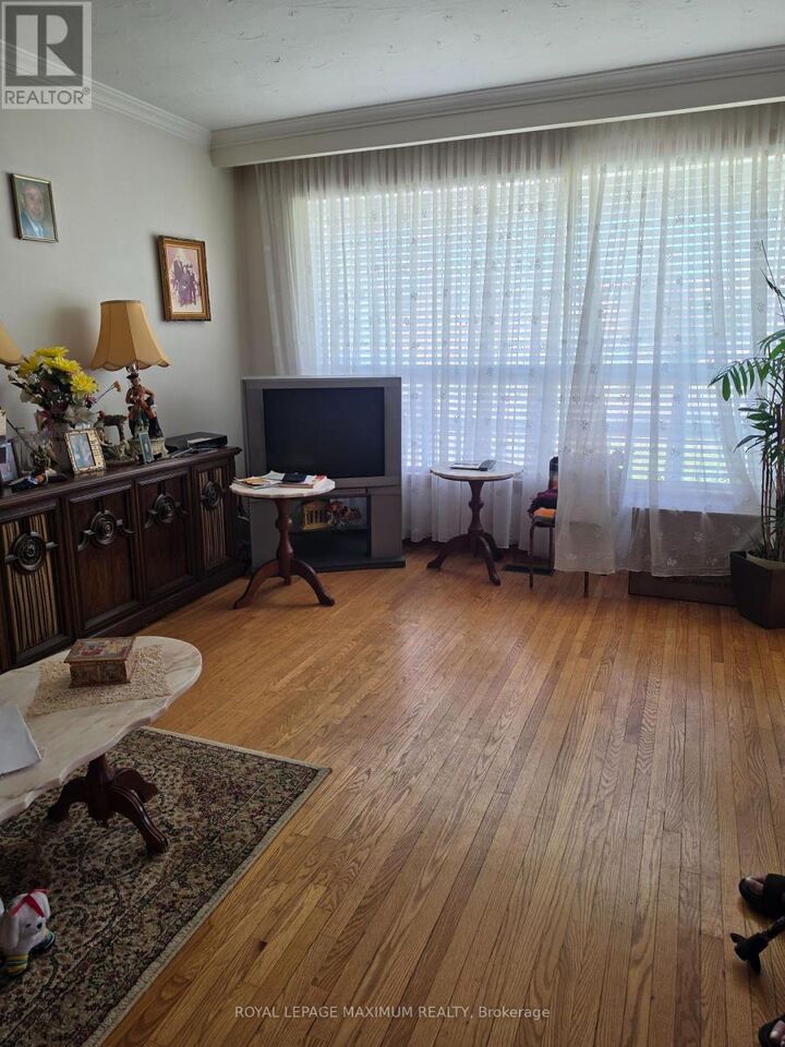Property Photo:  4254 Brandon Gate Drive  ON L4T 3K4 