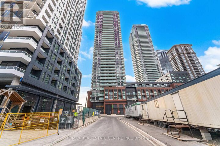 Property Photo:  4130 Parkside Village Drive 1402  ON L5B 3M8 