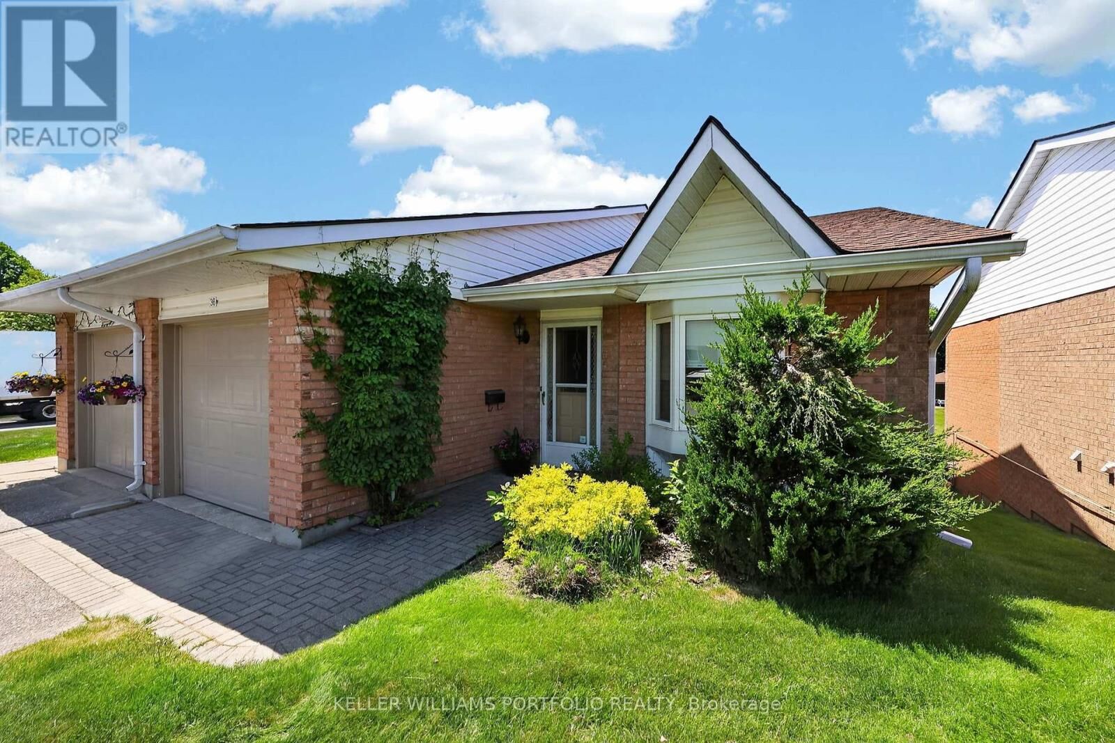 Property Photo:  696 King Street 36  ON L4R 5B6 