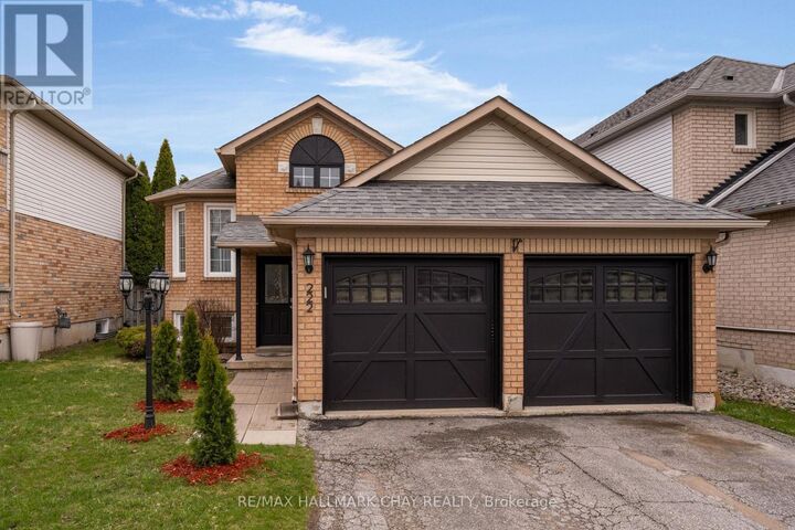 Property Photo: 222 Wessenger Drive ON L4N 8R4