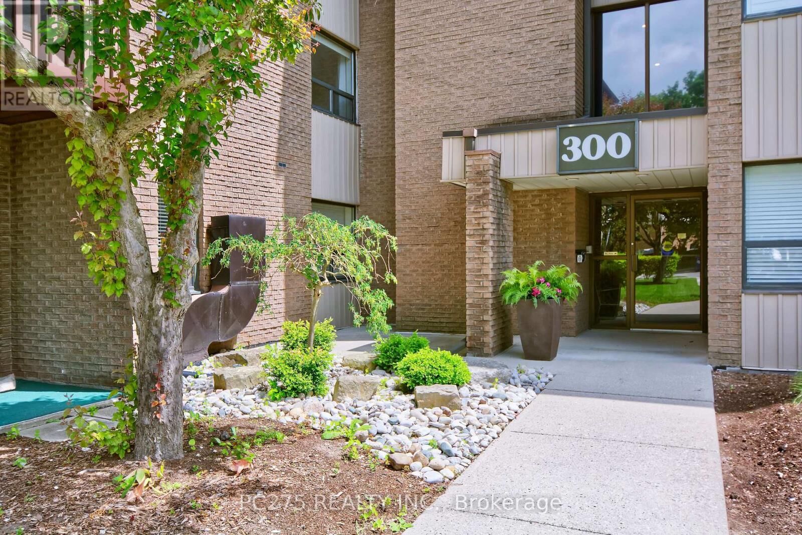 Photo de la propriété: 300 Everglade Crescent 216 ON N6H 4P8