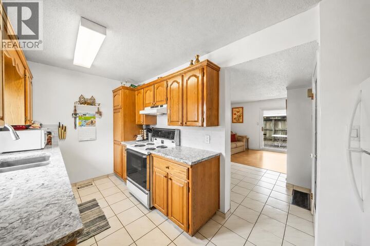 Property Photo:  3550 East 49th Avenue 5  BC V5S 1M4 