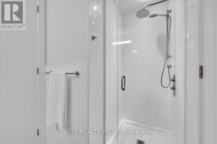 Property Photo:  664 Spadina Avenue 906  ON M5S 2H7 