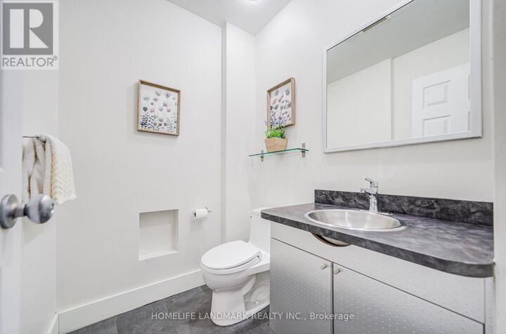 Property Photo:  1608 Sherwood Forrest Circle  ON L5K 2G7 