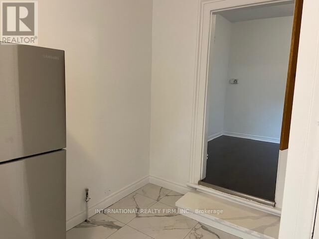 Property Photo:  106 London Street  ON M6G 1N5 