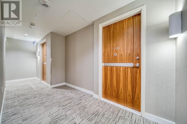 Property Photo:  85 McMahon Drive 3108  ON M2K 0H1 