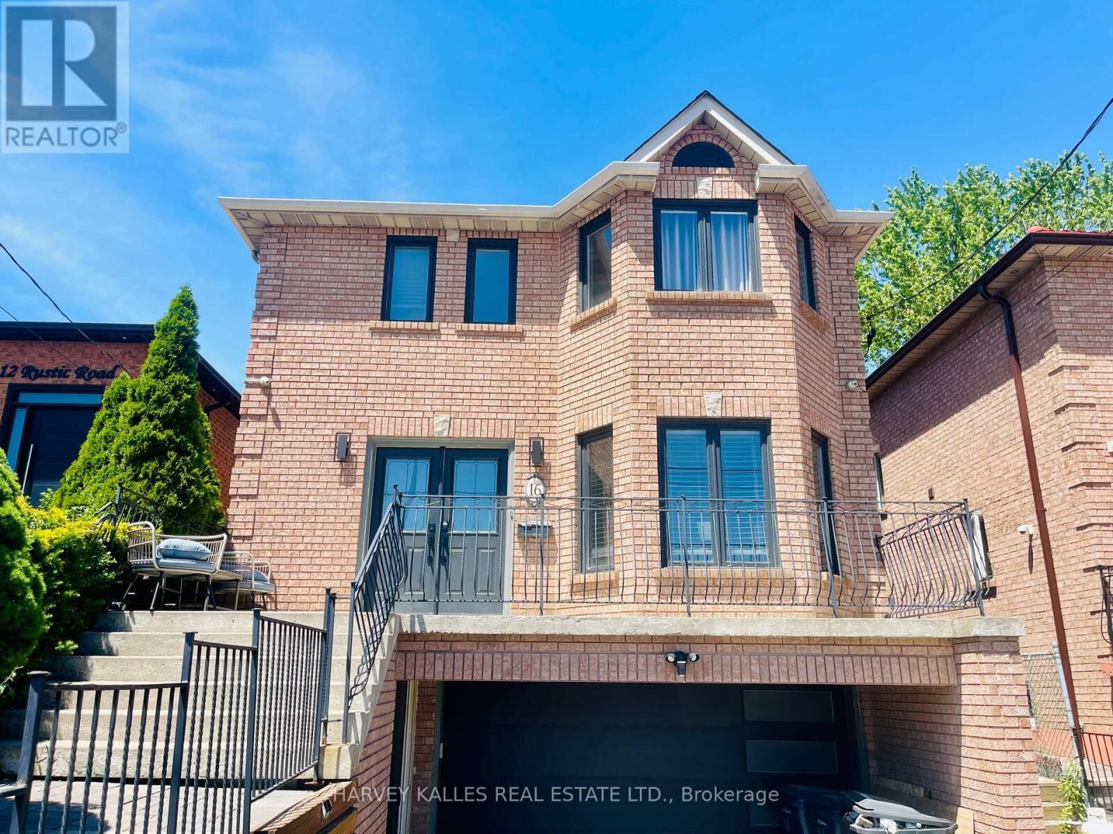 Property Photo:  16 Rustic Road Lower  ON M6L 3C7 