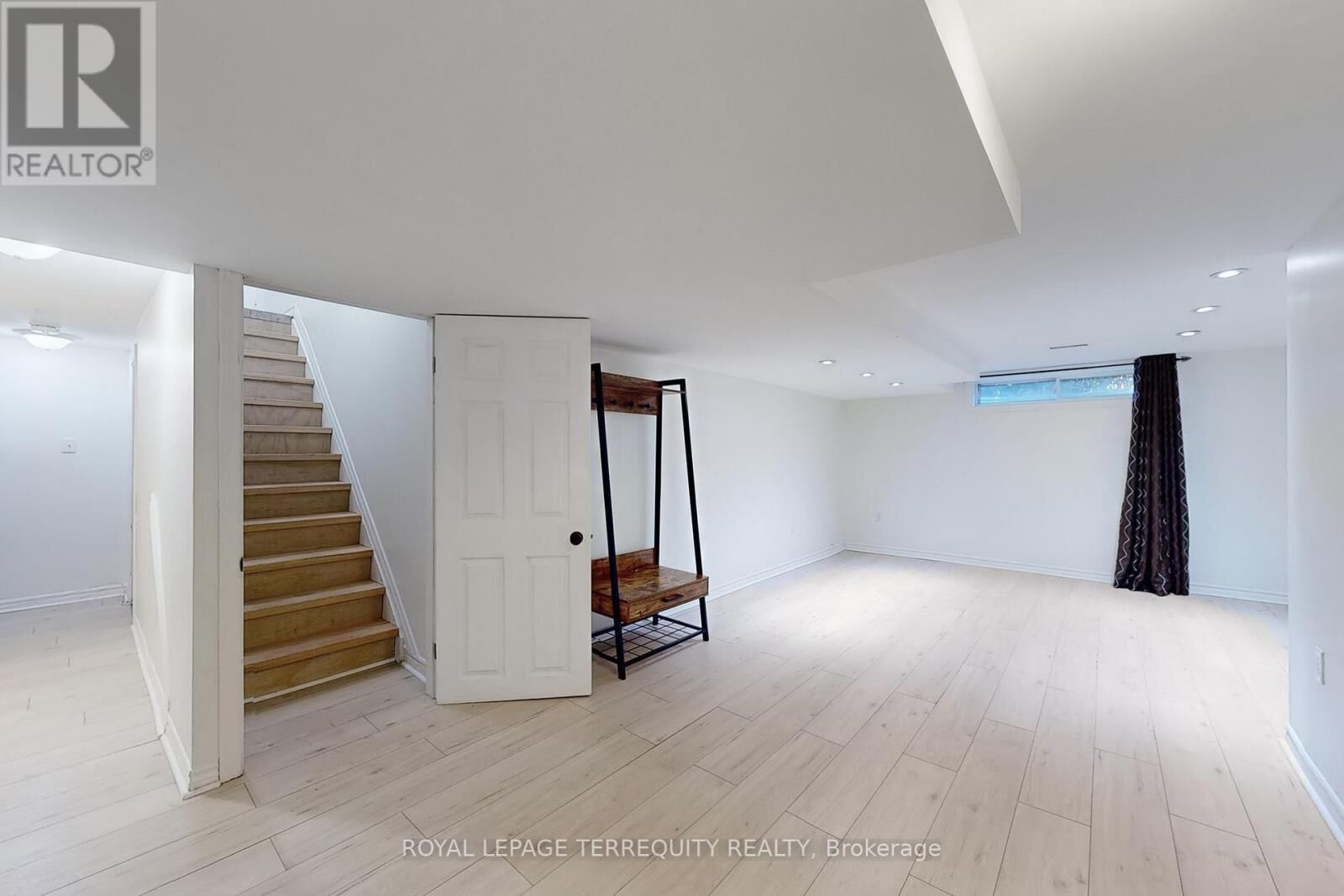 Property Photo:  246 Elizabeth Street  ON L1J 5S4 