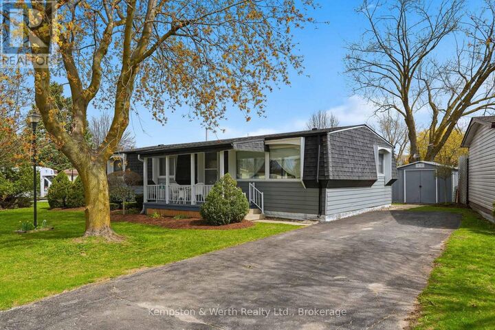 Property Photo: 33 Fairview Crescent ON N4W 3G8