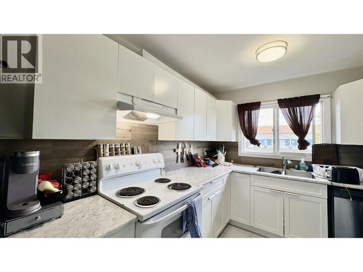 Property Photo: 2124 Quince Street BC V2L 2H1