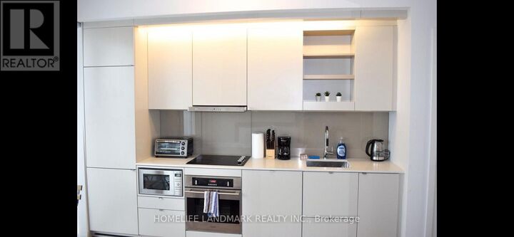 Property Photo: 101 Peter Street 2802 ON M5V 0G6