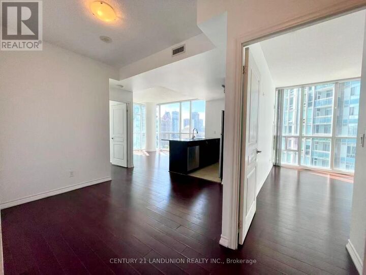 Property Photo:  223 Webb Drive 2113  ON L5B 4P2 