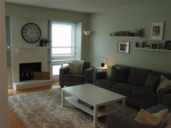 Property Photo:  20 Callum Crescent  MB R2G 2C8 