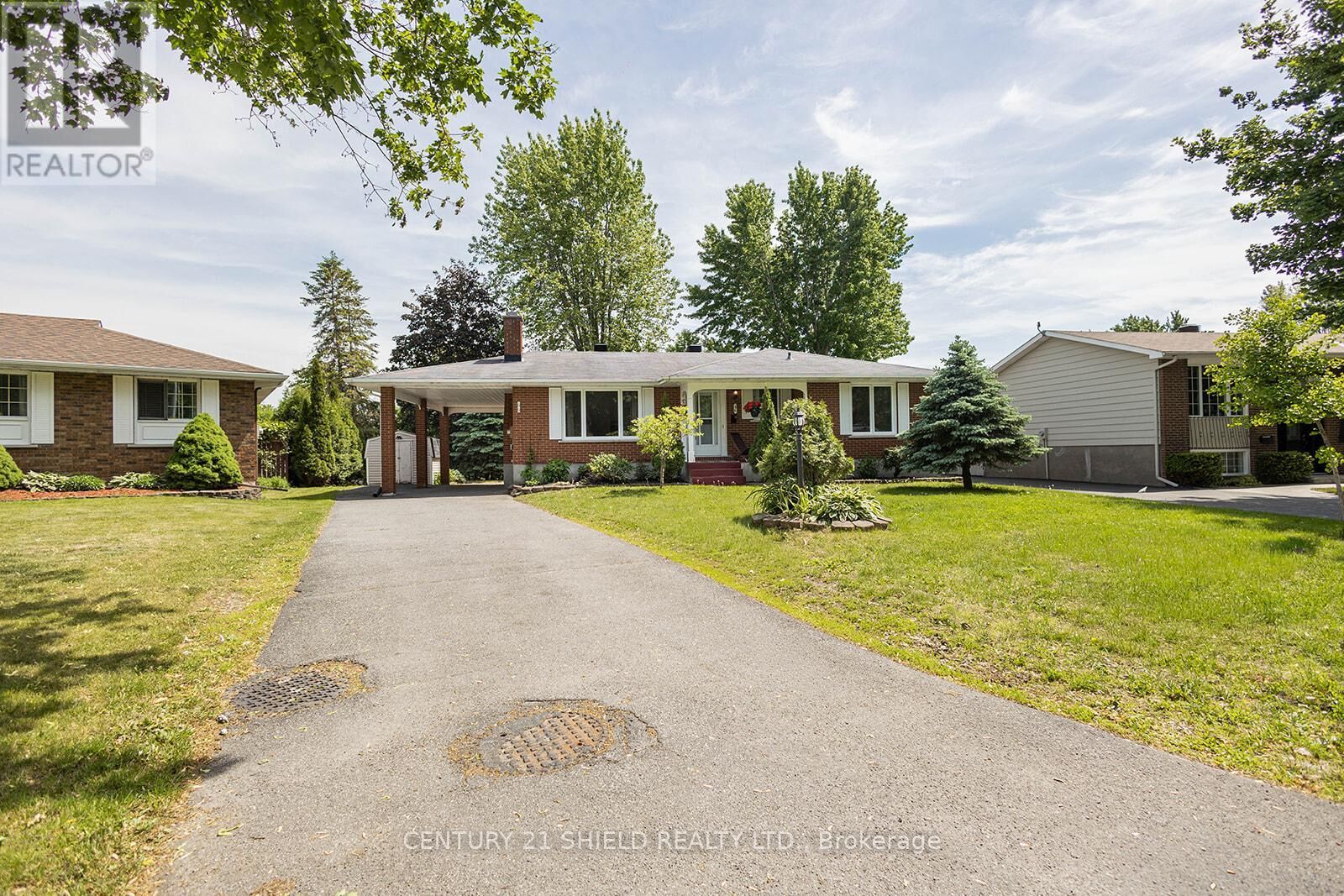 Property Photo:  66 Valecrest Drive  ON K6H 6E1 