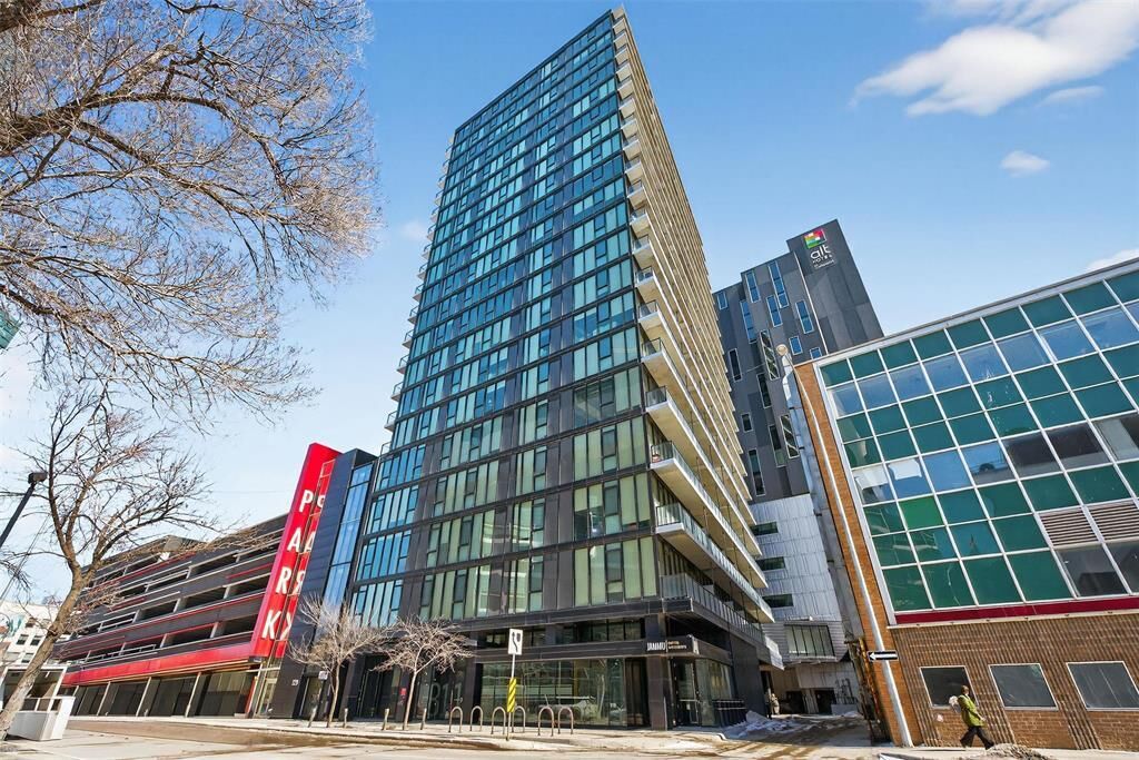 Property Photo:  311 Hargrave Street  MB R3B 0V8 