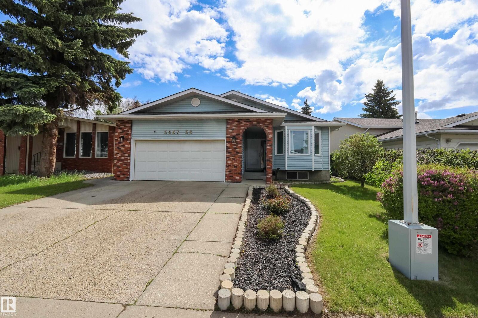 Property Photo: 3467 39 Street NW AB T6L 3Y9