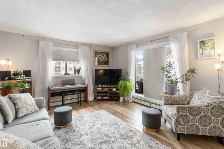Property Photo:  17447 98A Avenue NW  AB T5T 6M4 