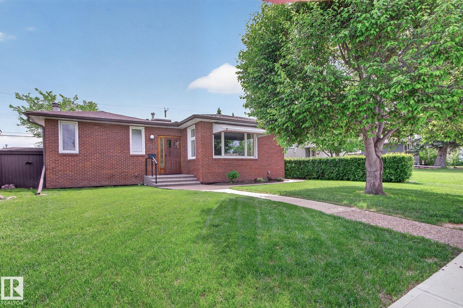 Property Photo:  9243 74 Street NW  AB T6B 2B5 