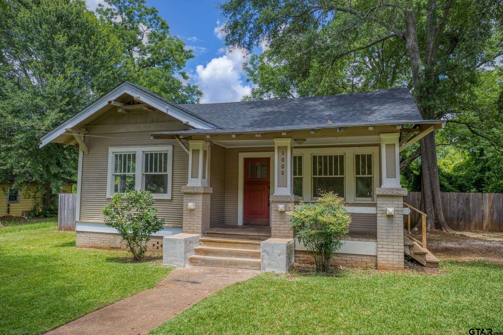 Property Photo: 1008 N Link St. TX 75801